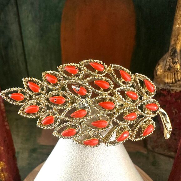 Gerry’s Vintage Gold-Tone Leaf Brooch - Picture 1 of 8